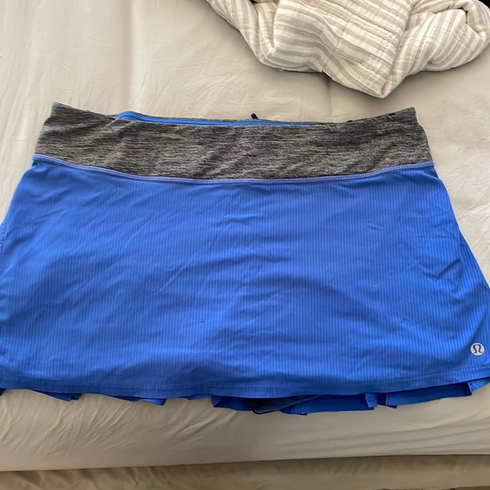 Lululemon rare blue skirt size 8 !!